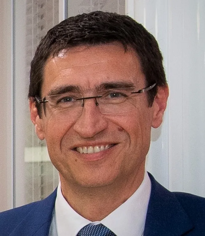 Portait de Franck PINTON, dirigeant, ancien fonctionnaire de la direction générales des finances publiques